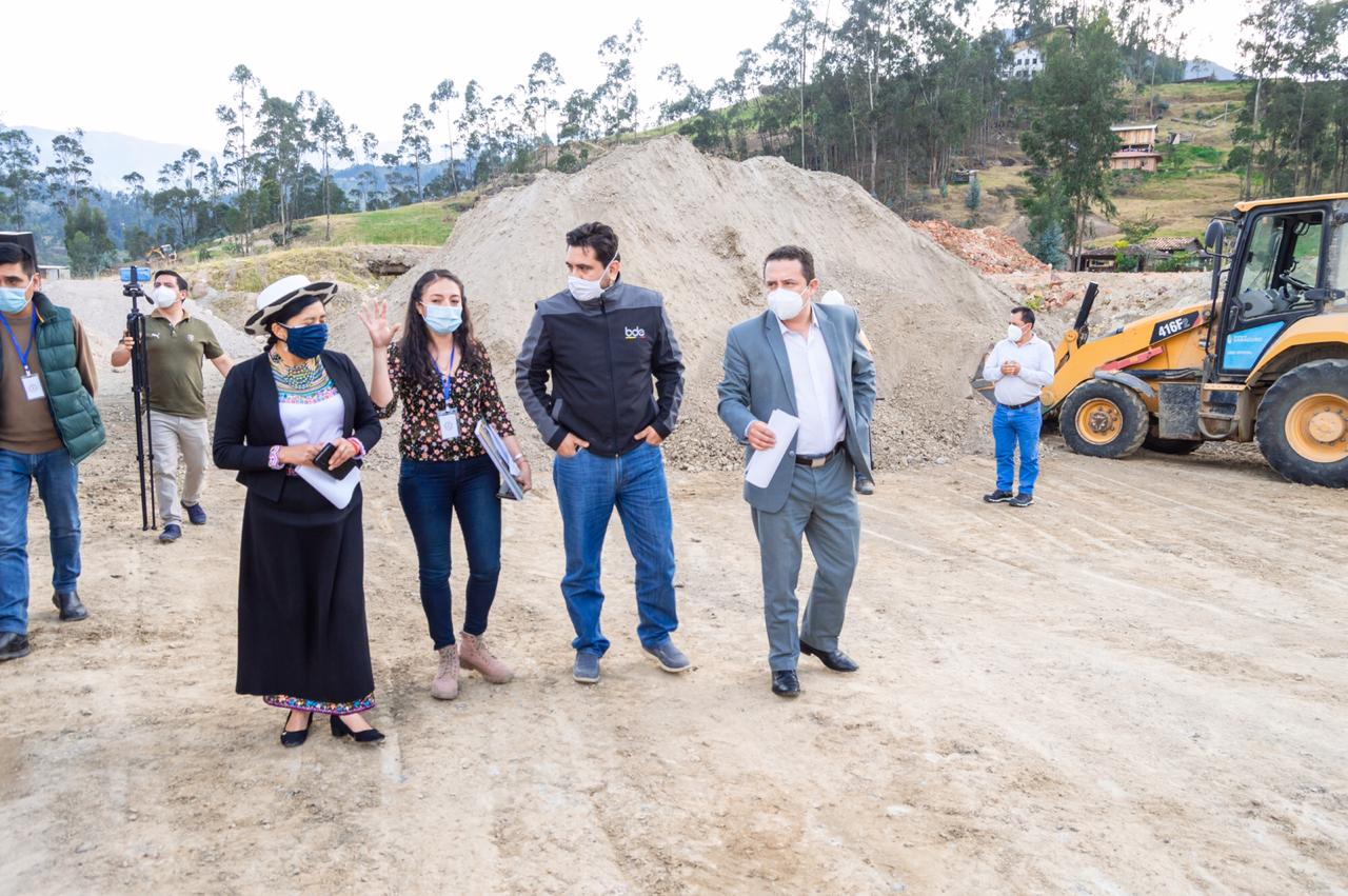 SUCURSAL ZONAL SUR DEL BANCO DE DESARROLLO DEL ECUADOR B.P VERIFICA AVANCE DE OBRAS EN LOJA Y SARAGURO
