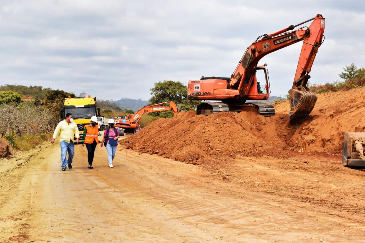 BANCO DE DESARROLLO DEL ECUADOR B.P. VERIFICA AVANCE DE OBRA VIAL EN GUAYAS