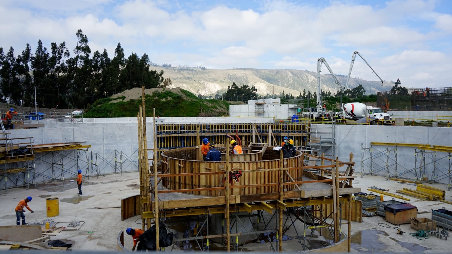 Significativos avances en el Plan Maestro de Alcantarillado de Latacunga con el financiamiento del BDE