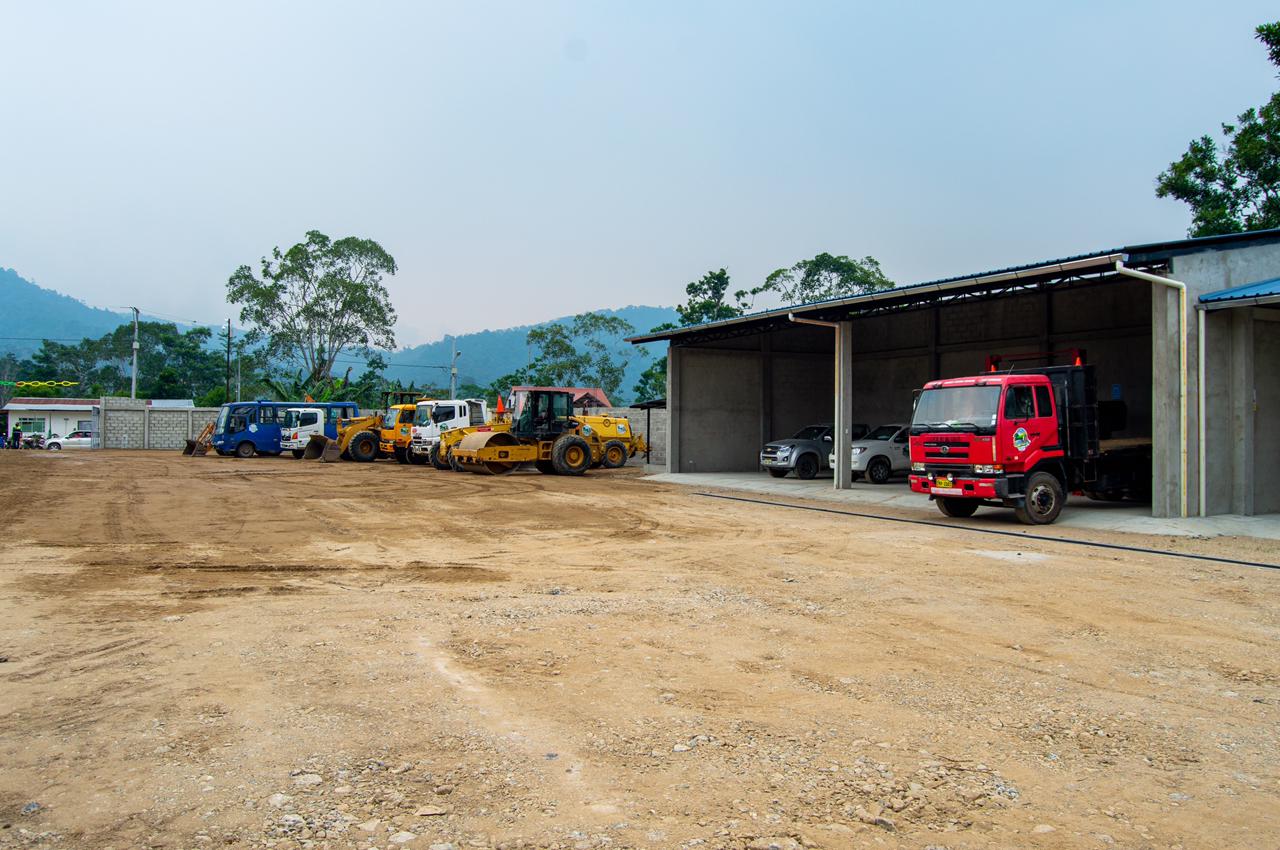 Con financiamiento del BDE Nangaritza cuenta con un moderno estacionamiento para maquinaria vial
