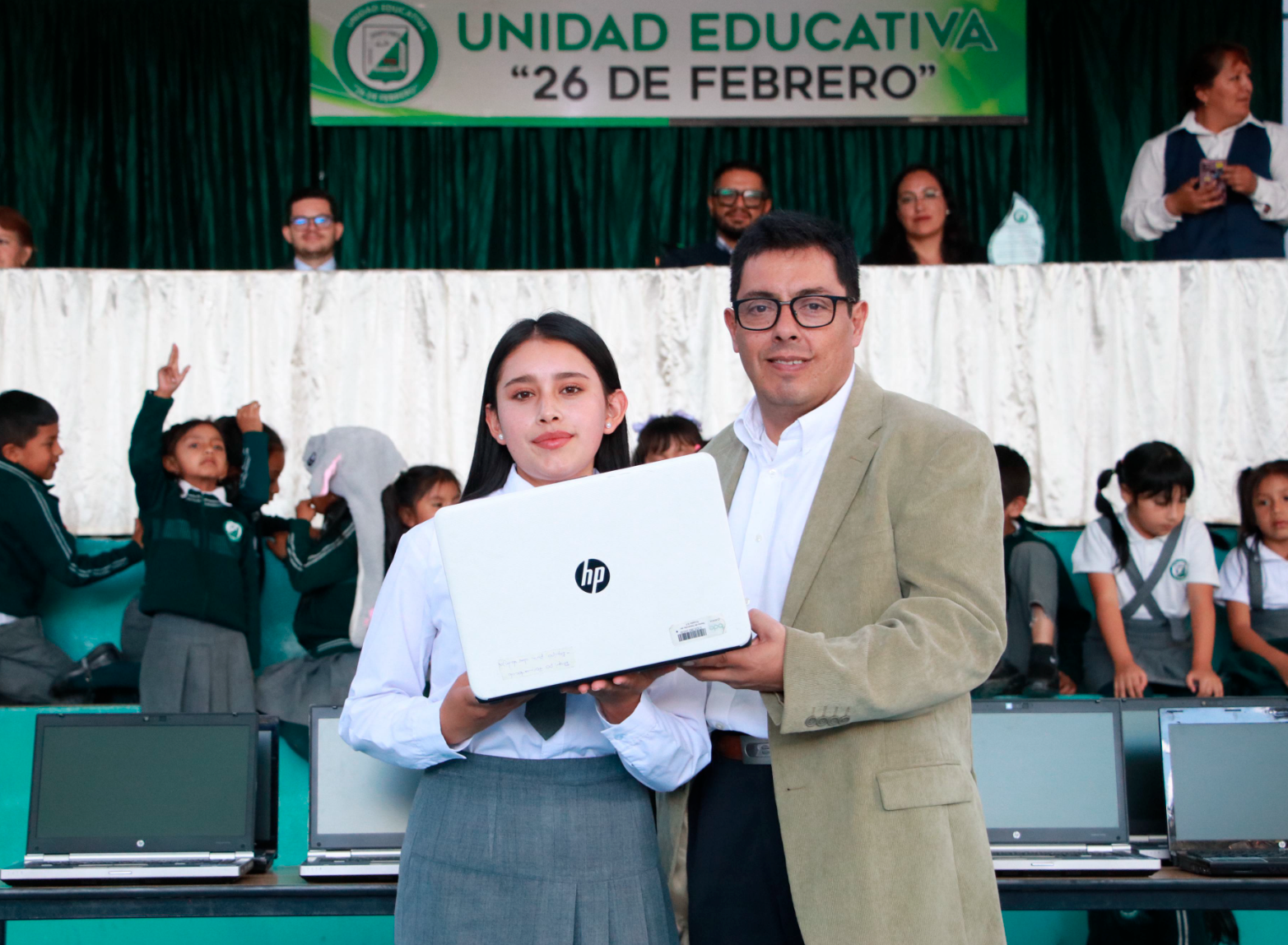 BANCO DE DESARROLLO DEL ECUADOR B.P. FIRMA FINANCIAMIENTO PARA CONSTRUCCIÓN DE SISTEMAS DE ALCANTARILLADOS Y ENTREGA EQUIPOS INFORMÁTICOS, EN PAUTE