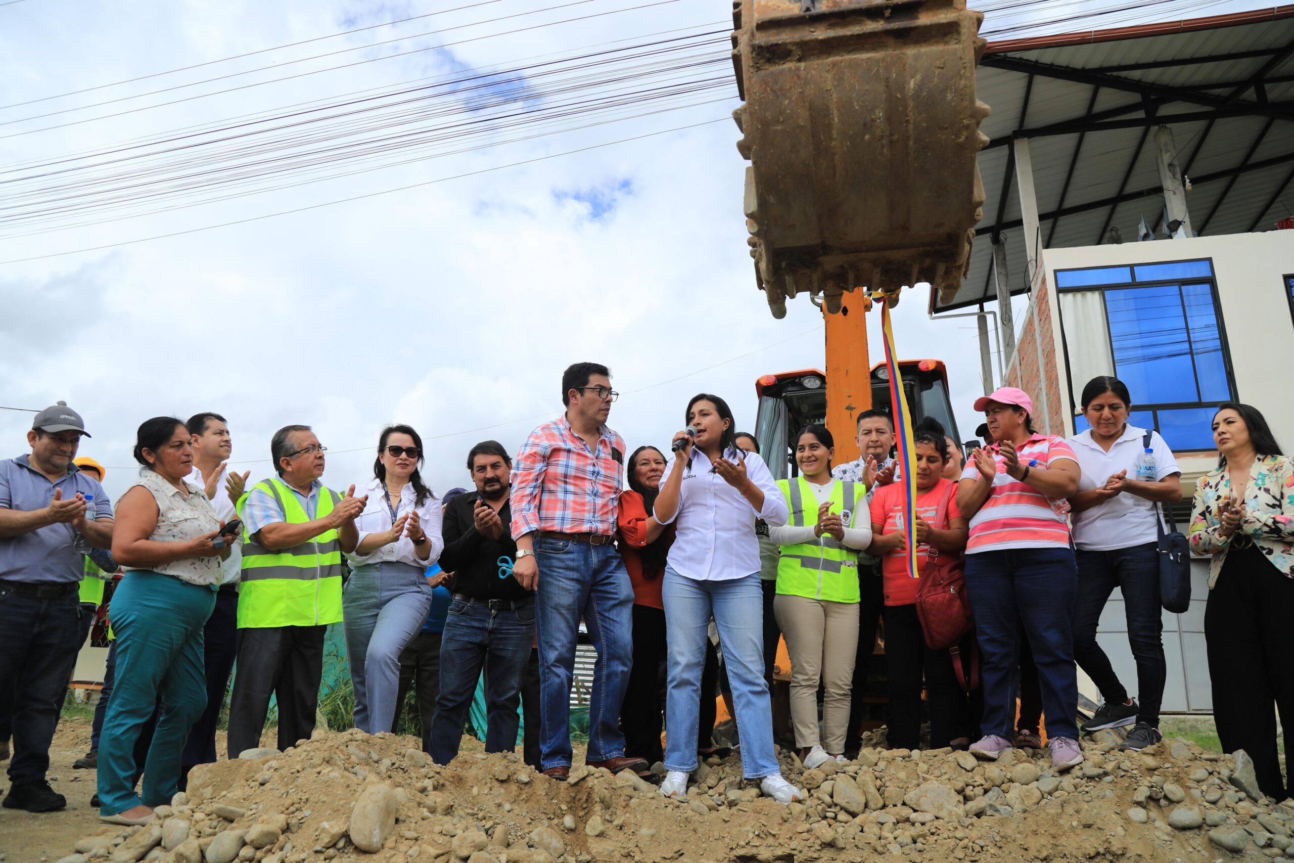 MÁS DE USD 8 MILLONES FINANCIADOS POR EL BDE, HACEN REALIDAD OBRAS EN YANTZAZA, PALANDA Y EL PANGUI