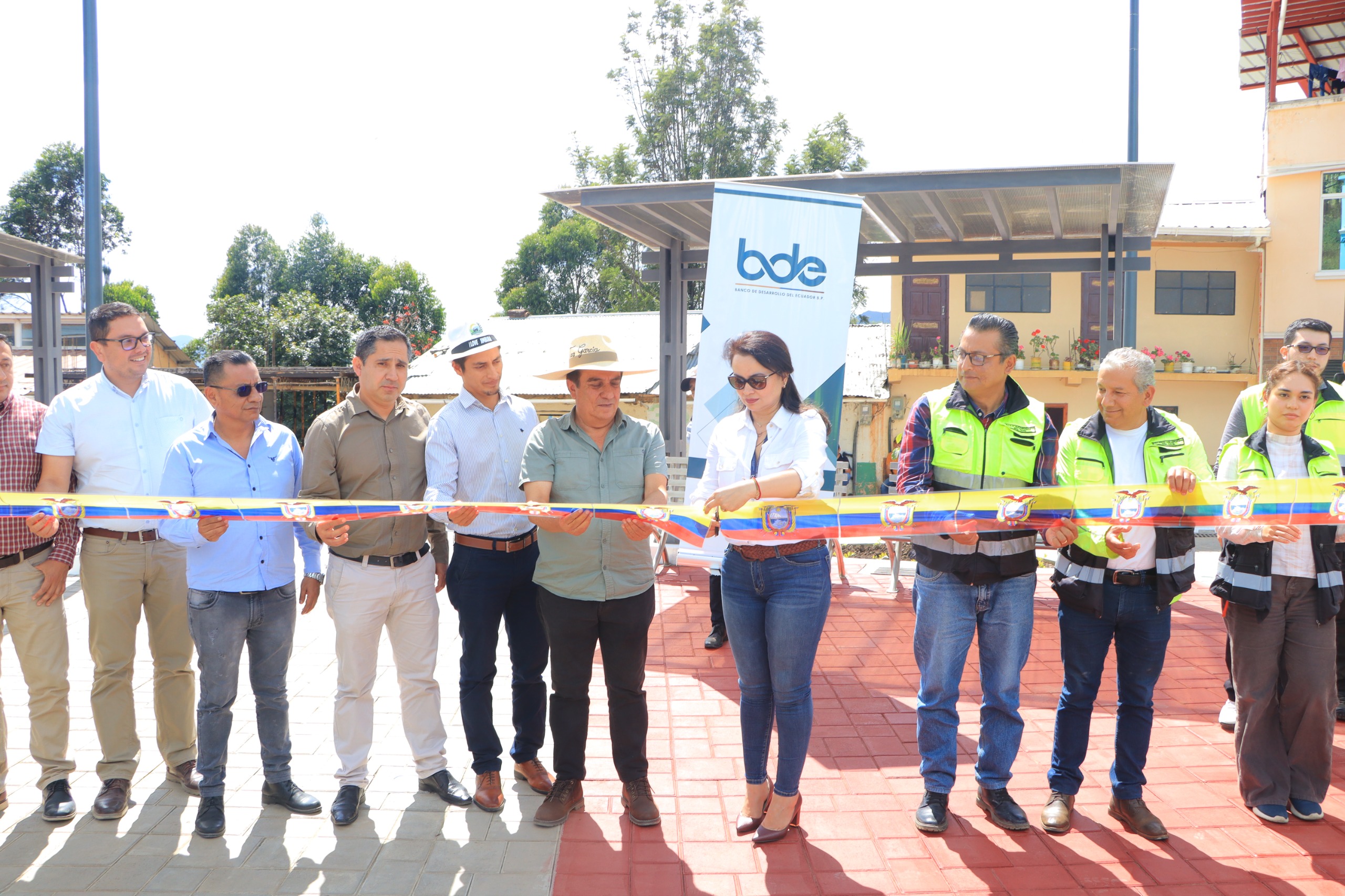 SE INAUGURAN OBRAS FINANCIADAS POR EL BDE EN ESPÍNDOLA