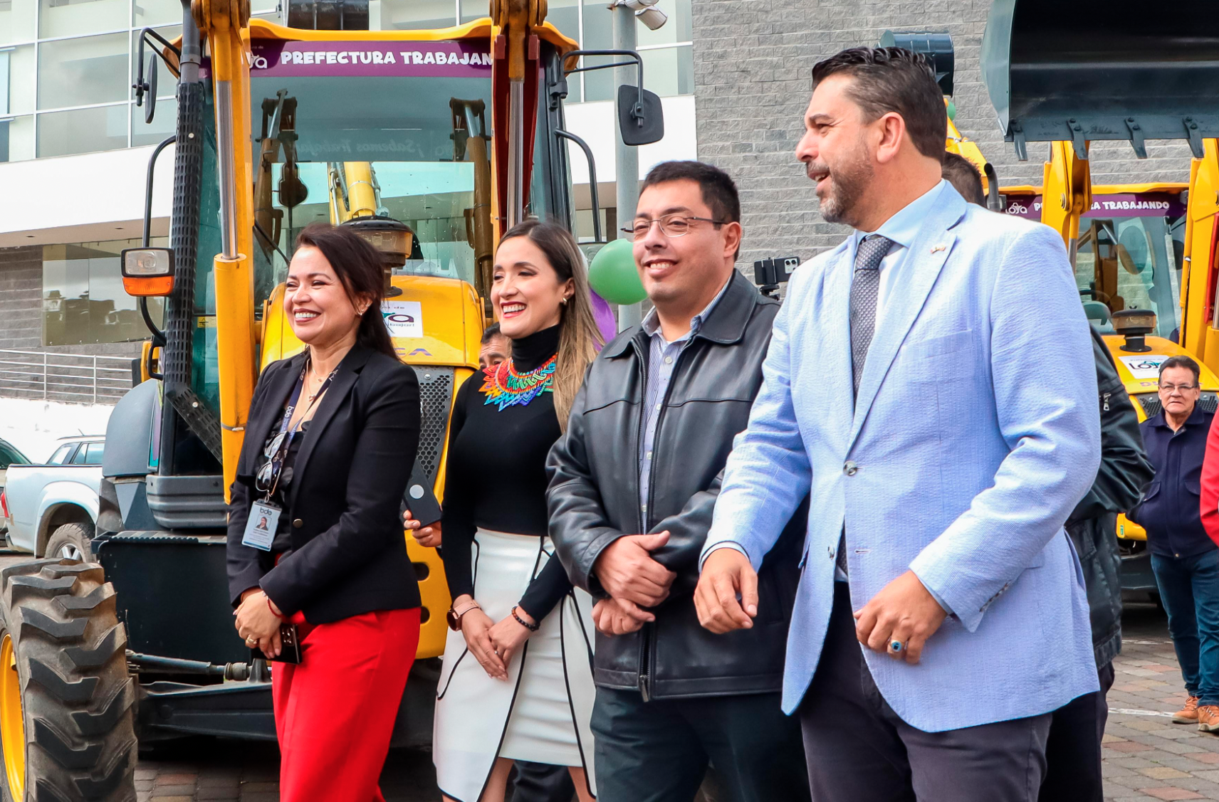 USD 2 MILLONES EN MAQUINARIA Y USD 2.5 MILLONES EN NUEVO FINANCIAMIENTO DEL BDE B.P. AL GAD PROVINCIAL DE LOJA