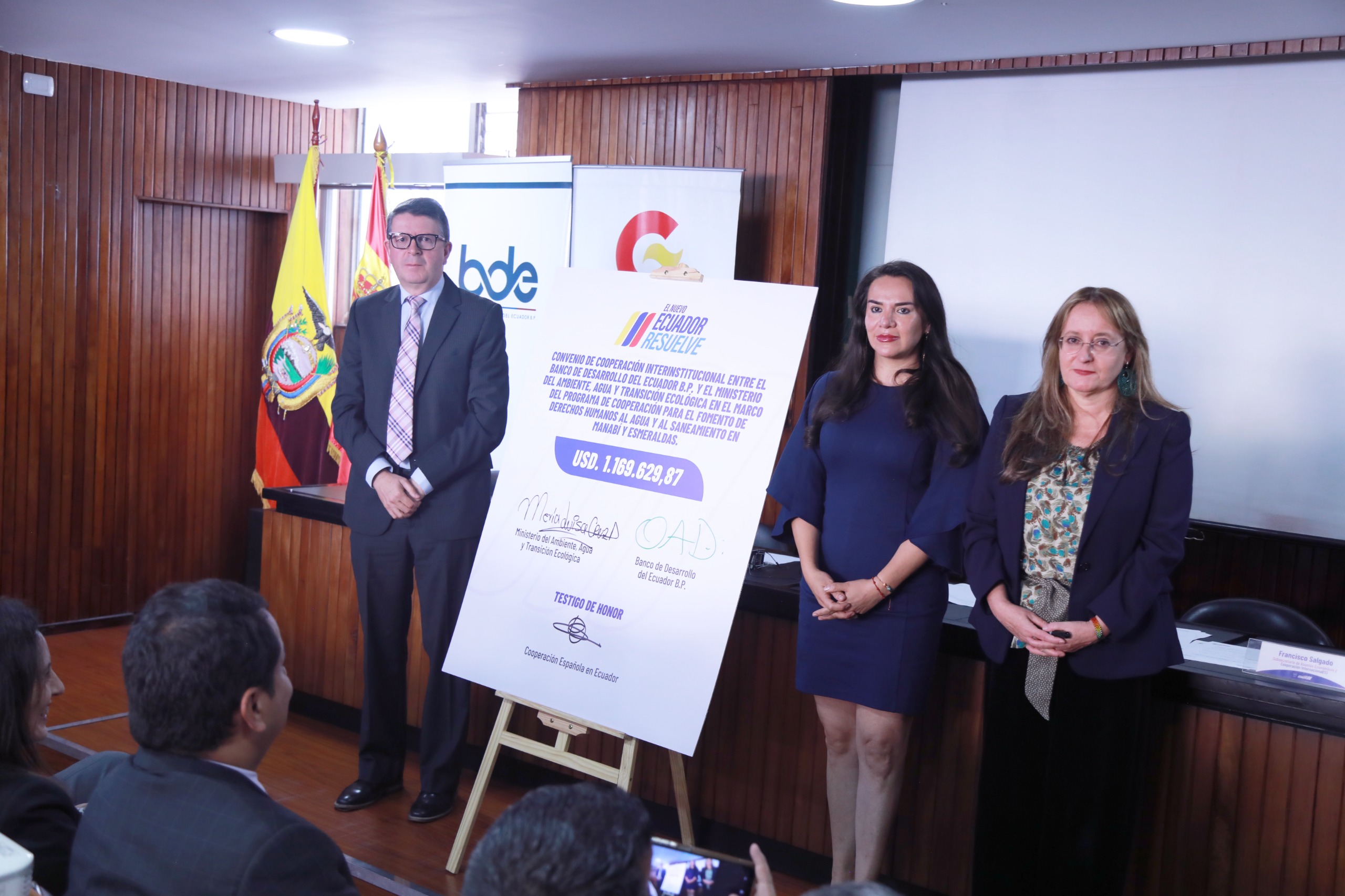 BANCO DE DESARROLLO DEL ECUADOR B.P. Y MINISTERIO DEL AMBIENTE FIRMAN CONVENIO PARA GARANTIZAR AGUA Y COMBATIR LA DESNUTRICIÓN INFANTIL