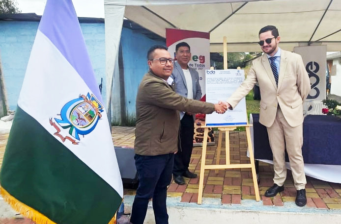 BDE B.P. ENTREGA MAS DE USD 300 MIL EN FONDOS NO REEMBOLSABLES AL GAD MUNICIPAL DE DÉLEG