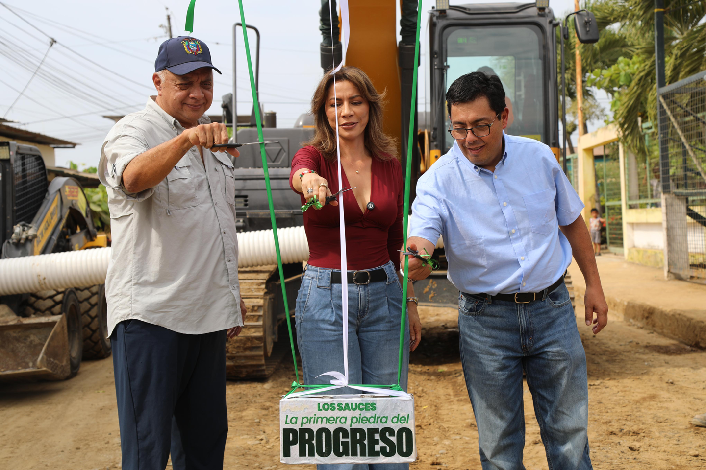 BDE B.P. IMPULSA EL DESARROLLO DE URDANETA CON LA COLOCACIÓN DE LA PRIMERA PIEDRA DEL PROYECTO DE AGUA POTABLE Y ALCANTARILLADO