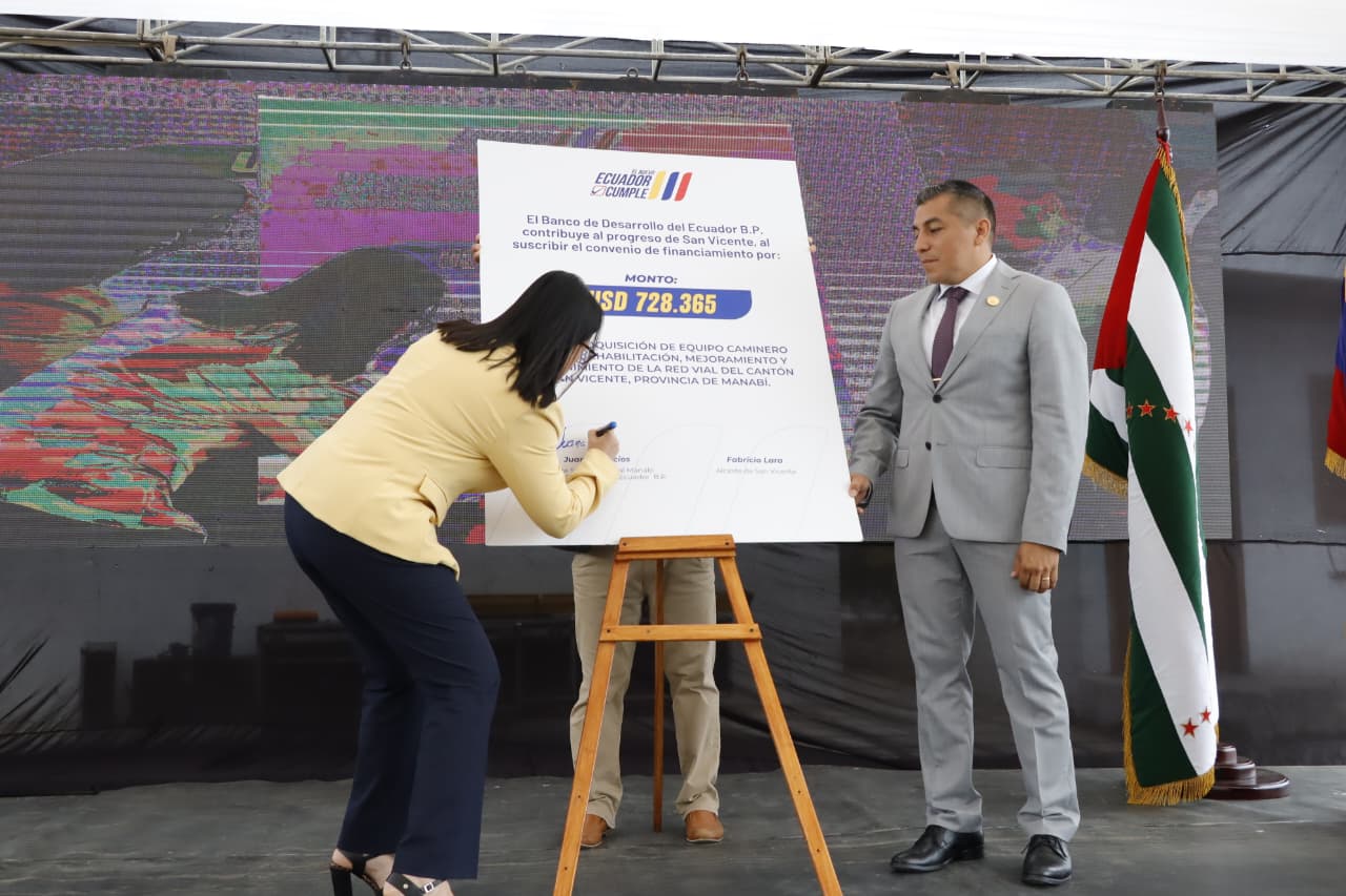 SAN VICENTE CONTARÁ CON NUEVO EQUIPO CAMINERO GRACIAS A FINANCIAMIENTO DEL BDE B.P.