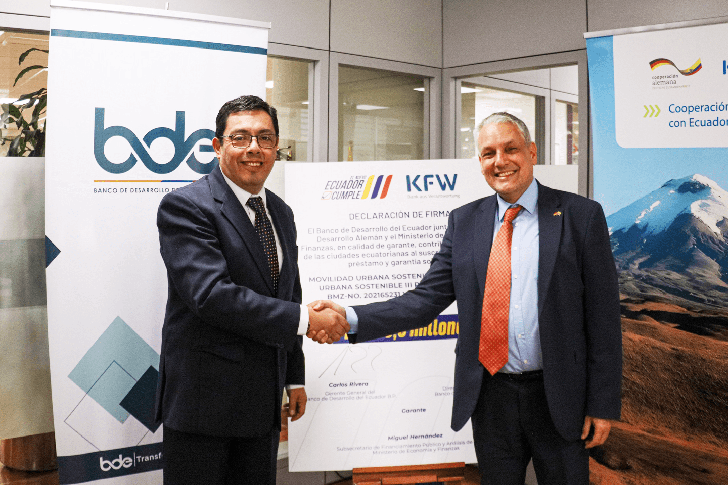 BDE B.P. SUSCRIBE CONTRATOS POR 48,5 MILLONES DE EUROS PARA EL PROGRAMA DE MOVILIDAD URBANA SOSTENIBLE FASE II
