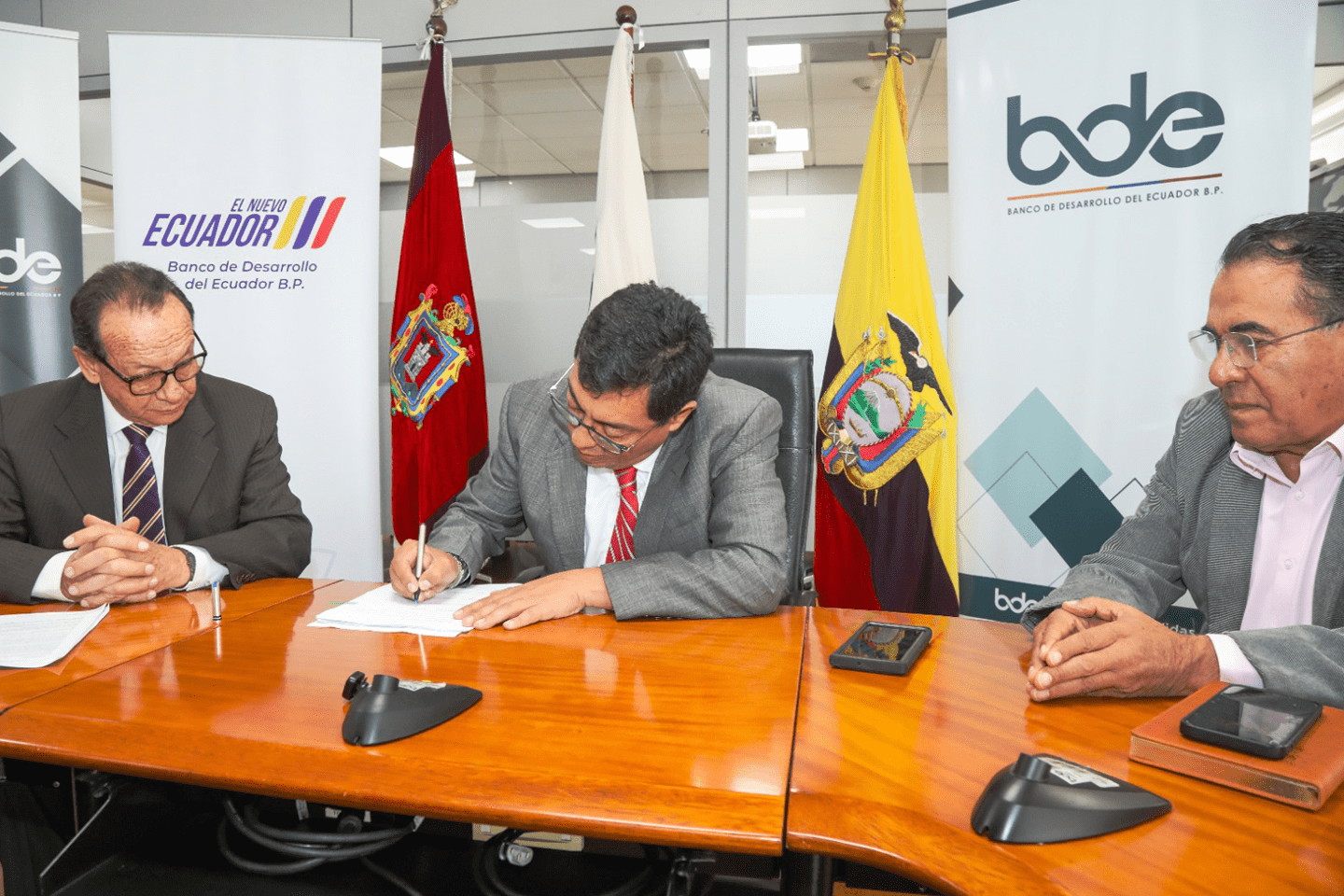 EN EL AÑO DE LA CONSTRUCCIÓN, EL BDE B.P. FINANCIARÁ VIVIENDAS EN QUITO Y MACHALA