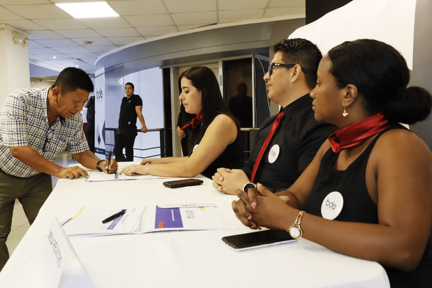 EN 2025, LA ZONAL MANABÍ DEL BDE B.P., ENTREGÓ FINANCIAMIENTOS POR USD 87.3 MILLONES PARA OBRAS DE DESARROLLO