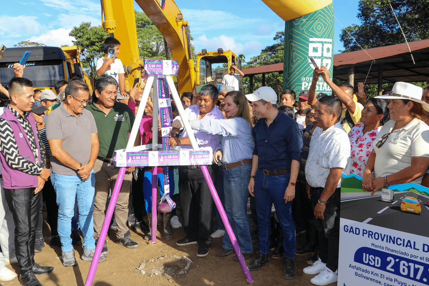 PASTAZA AVANZA CON OBRAS CONCRETAS: INICIA TRABAJO DE ASFALTADO QUE IMPULSA EL DESARROLLO AMAZÓNICO