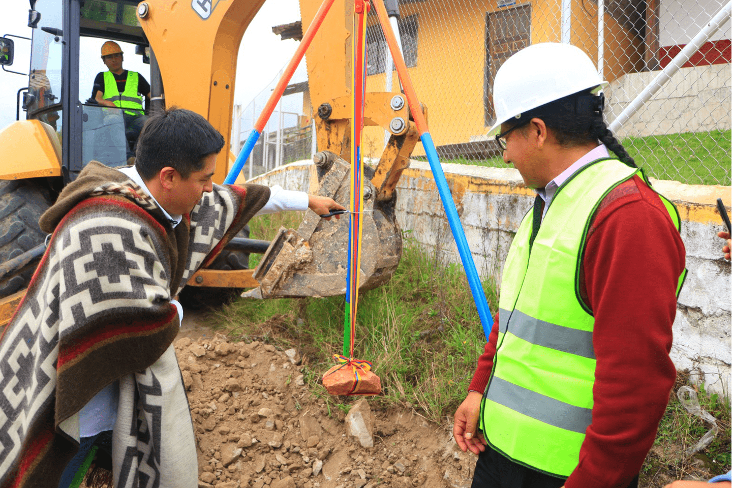 SARAGURO INICIA TRABAJOS DE ALCANTARILLADO SANITARIO PARA OÑACAPAC Y CAÑICAPAC CON FINANCIAMIENTO DEL BDE B.P.