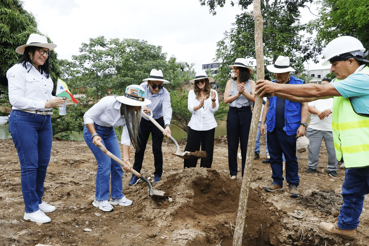 CON FINANCIAMIENTO DEL BDE B.P., POR USD 2.4 MILLONES, LA LAGUNA CENTRAL DE EL CARMEN SERÁ REHABILITADA
