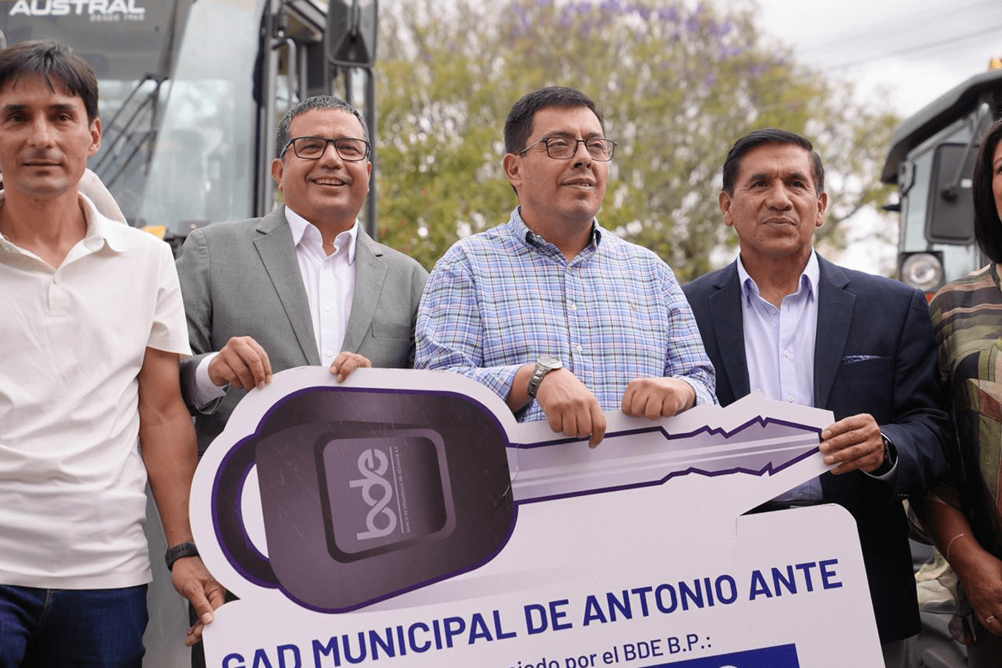 EL BDE B.P. FORTALECE LA VIALIDAD DE ANTONIO ANTE CON MODERNO EQUIPO CAMINERO