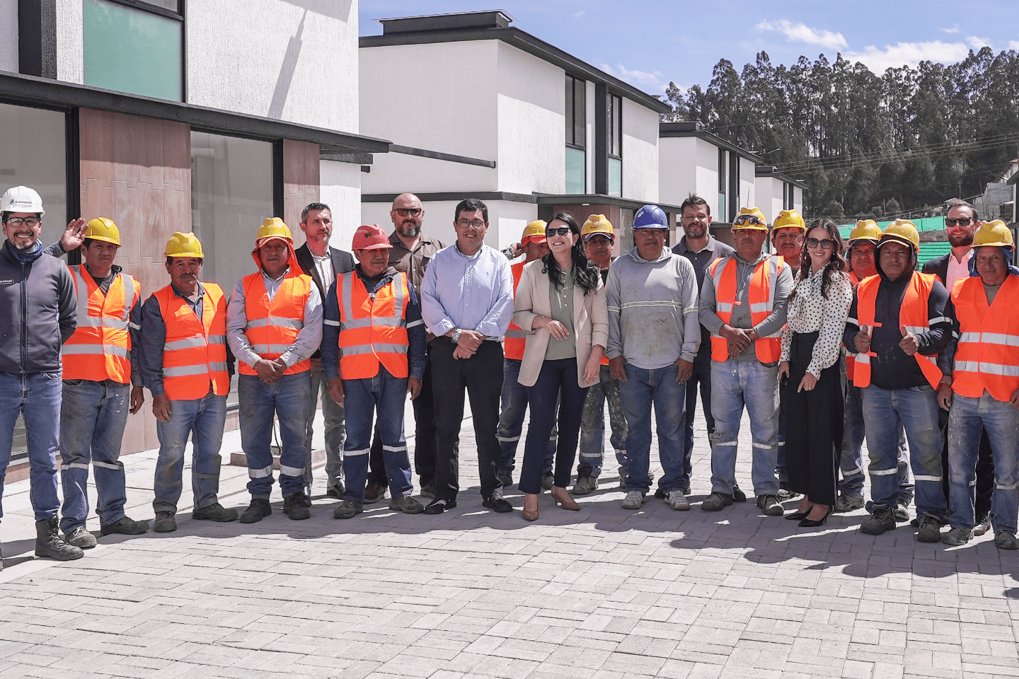 EL BDE B.P. Y EL MINISTERIO DE ECONOMÍA Y FINANZAS FORTALECEN PROYECTOS DE VIVIENDA DE INTERÉS SOCIAL